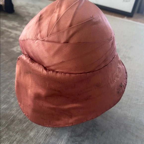 Antique 1912-20 Satin Silk Asymmetric Hat Sz S as is. Great for costume party - Picture 4 of 12